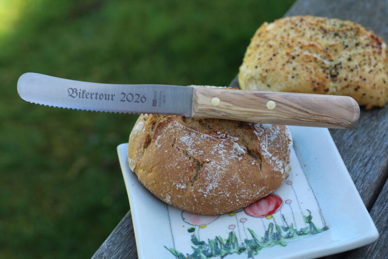 Buckelsmesser mit Wellenschliff und Lasergrauvr auf der Klinge